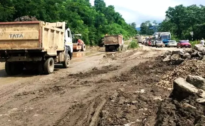 Nagaland : भूस्खलन प्रभावित राष्ट्रीय राजमार्ग-29 को आंशिक रूप से फिर से खोला गया Nagaland : भूस्खलन प्रभावित राष्ट्रीय राजमार्ग-29 को आंशिक रूप से फिर से खोला गया