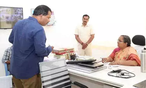 यदि लाभार्थी जमीन देने को तैयार नहीं हैं तो इंदिराम्मा आवास रद्द करें: Siddipet Collector यदि लाभार्थी जमीन देने को तैयार नहीं हैं तो इंदिराम्मा आवास रद्द करें: Siddipet Collector