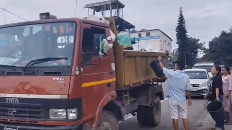 सड़कों की सफाई, पहचान का संरक्षण रोइंग की इदु मिश्मी पहल की सराहना सड़कों की सफाई, पहचान का संरक्षण रोइंग की इदु मिश्मी पहल की सराहना