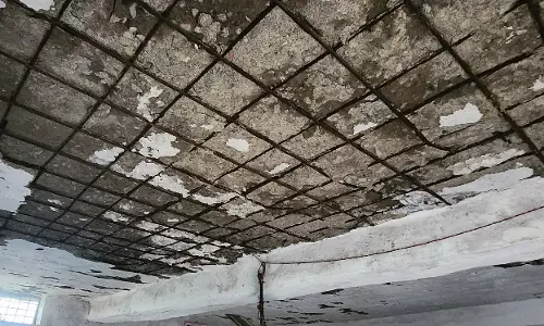 Bikaner: बार रूम में टपक रहा पानी, छज्जों से गिर रहा मलबा
