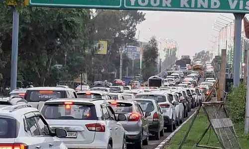 Chandigarh-Zirakpur मार्ग पर सैकड़ों वाहन जाम में फंसे