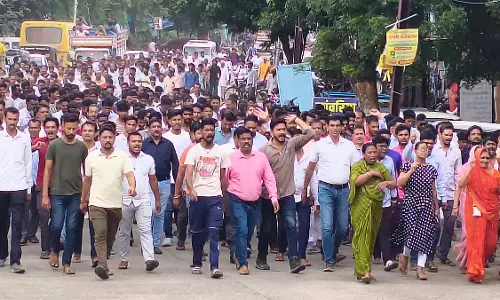 खाचरोद में लव जिहाद के खिलाफ स्थानीय लोगों का जोरदार प्रदर्शन खाचरोद में लव जिहाद के खिलाफ स्थानीय लोगों का जोरदार प्रदर्शन