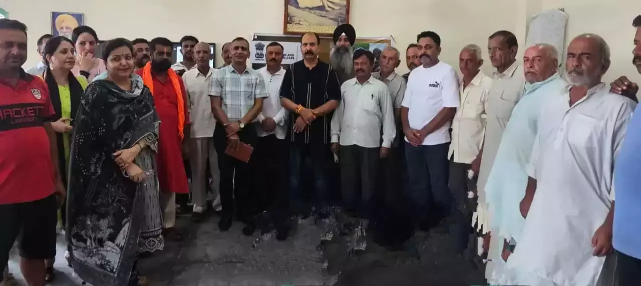 Jammu: विधायक बिश्नाह ने किया किसान निधि किस्त का शुभारंभ Jammu: विधायक बिश्नाह ने किया किसान निधि किस्त का शुभारंभ