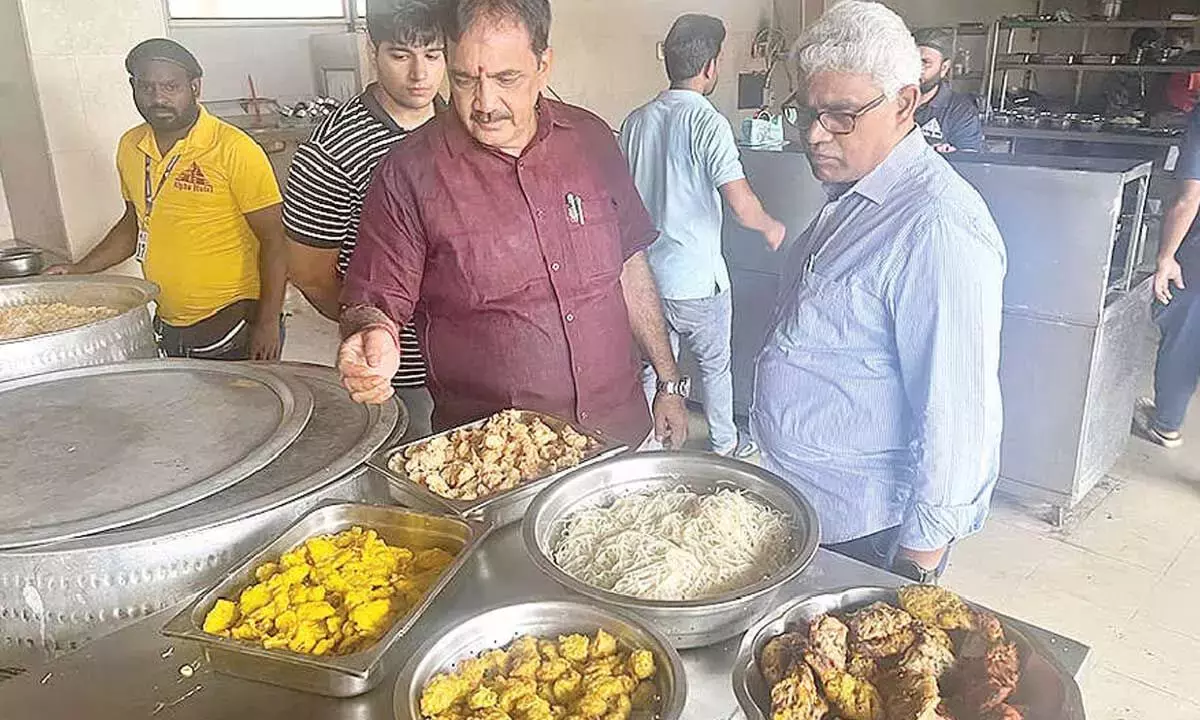 Andhra: रेस्तरां में स्वच्छता रखरखाव में कमी