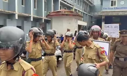 NEI हाई स्कूल के NCC कैडेटों ने कर्चोरेम में हेलमेट जागरूकता रैली का नेतृत्व किया
