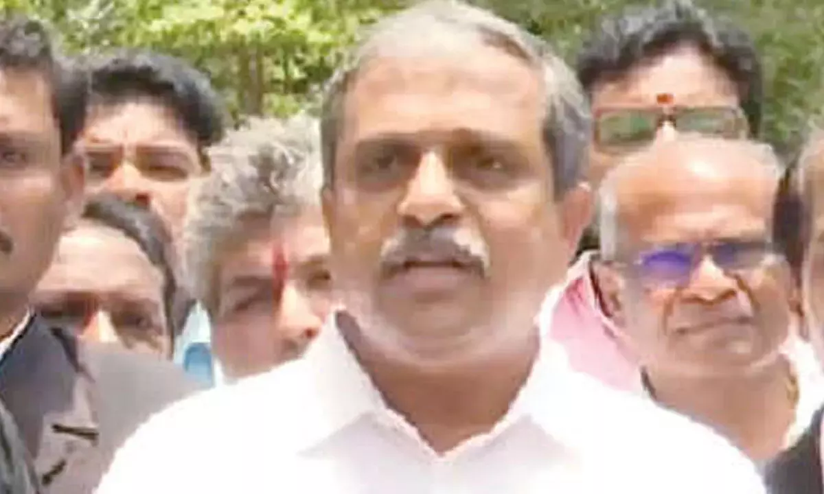 Andhra: सज्जला ने शराब घोटाले को नायडू द्वारा रची गई साजिश बताया