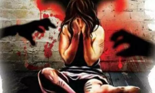 मानसिक रूप से कमजोर लड़की पर हमला, मुंबई पुलिस की सख्त कार्रवाई मानसिक रूप से कमजोर लड़की पर हमला, मुंबई पुलिस की सख्त कार्रवाई
