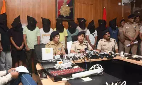 Chandigarh: अंतरराष्ट्रीय साइबर अपराध गिरोह का भंडाफोड़, 10 गिरफ्तार Chandigarh: अंतरराष्ट्रीय साइबर अपराध गिरोह का भंडाफोड़, 10 गिरफ्तार