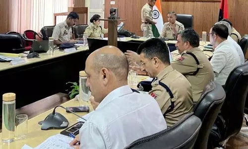 IGP जम्मू ने पूरे क्षेत्र में अपराध, सुरक्षा तैयारियों की समीक्षा की IGP जम्मू ने पूरे क्षेत्र में अपराध, सुरक्षा तैयारियों की समीक्षा की