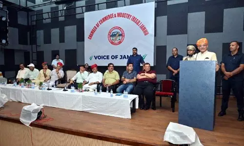 जम्मू-लद्दाख के व्यापारियों के बीच बेहतर संबंधों के पक्ष में LG जम्मू-लद्दाख के व्यापारियों के बीच बेहतर संबंधों के पक्ष में LG