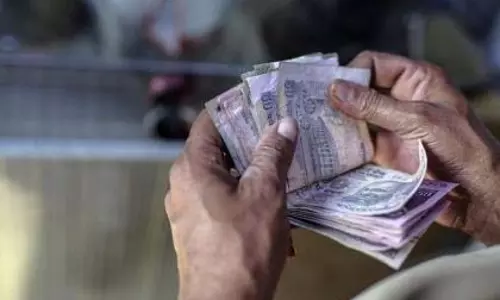 पाथर्डी तलाथी को ACB ने रिश्वत लेने के आरोप में गिरफ्तार किया