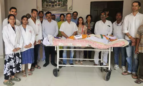 रिटायर्ड शिक्षा अधिकारी अजय आनंद का मृत शरीर चिकित्सा अध्ययन के लिए किया दान