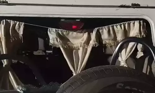 CG BREAKING: दो गुटों की भिड़ंत में युवक की हत्या, ग्रामीणों ने पुलिस पर किया पथराव CG BREAKING: दो गुटों की भिड़ंत में युवक की हत्या, ग्रामीणों ने पुलिस पर किया पथराव