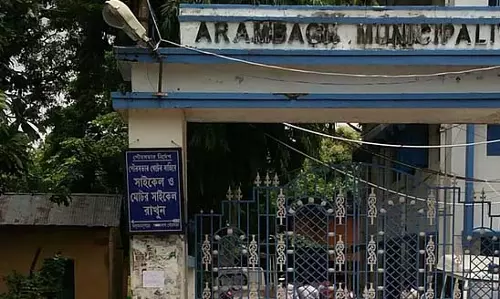 अनियोजित विकास में डूब रहा है आरामबाग पुर इलाका अनियोजित विकास में डूब रहा है आरामबाग पुर इलाका