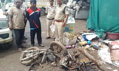 CG: मोटरसाइकिल चोरी का खुलासा, दो आरोपी गिरफ्तार