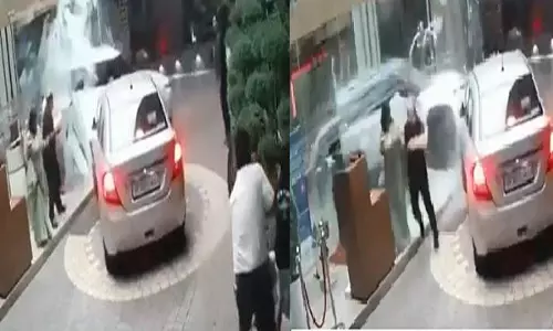 महिला ने SUV को होटल की लॉबी में पीछे की ओर धकेला, हुआ भारी नुकसान