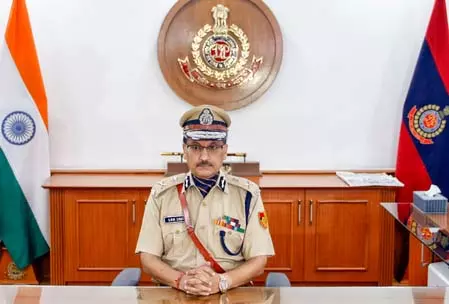 दिल्ली पुलिस ने आसमान पर बढ़ाई सख्ती, 16 अगस्त तक रहेगी खास पाबंदी दिल्ली पुलिस ने आसमान पर बढ़ाई सख्ती, 16 अगस्त तक रहेगी खास पाबंदी
