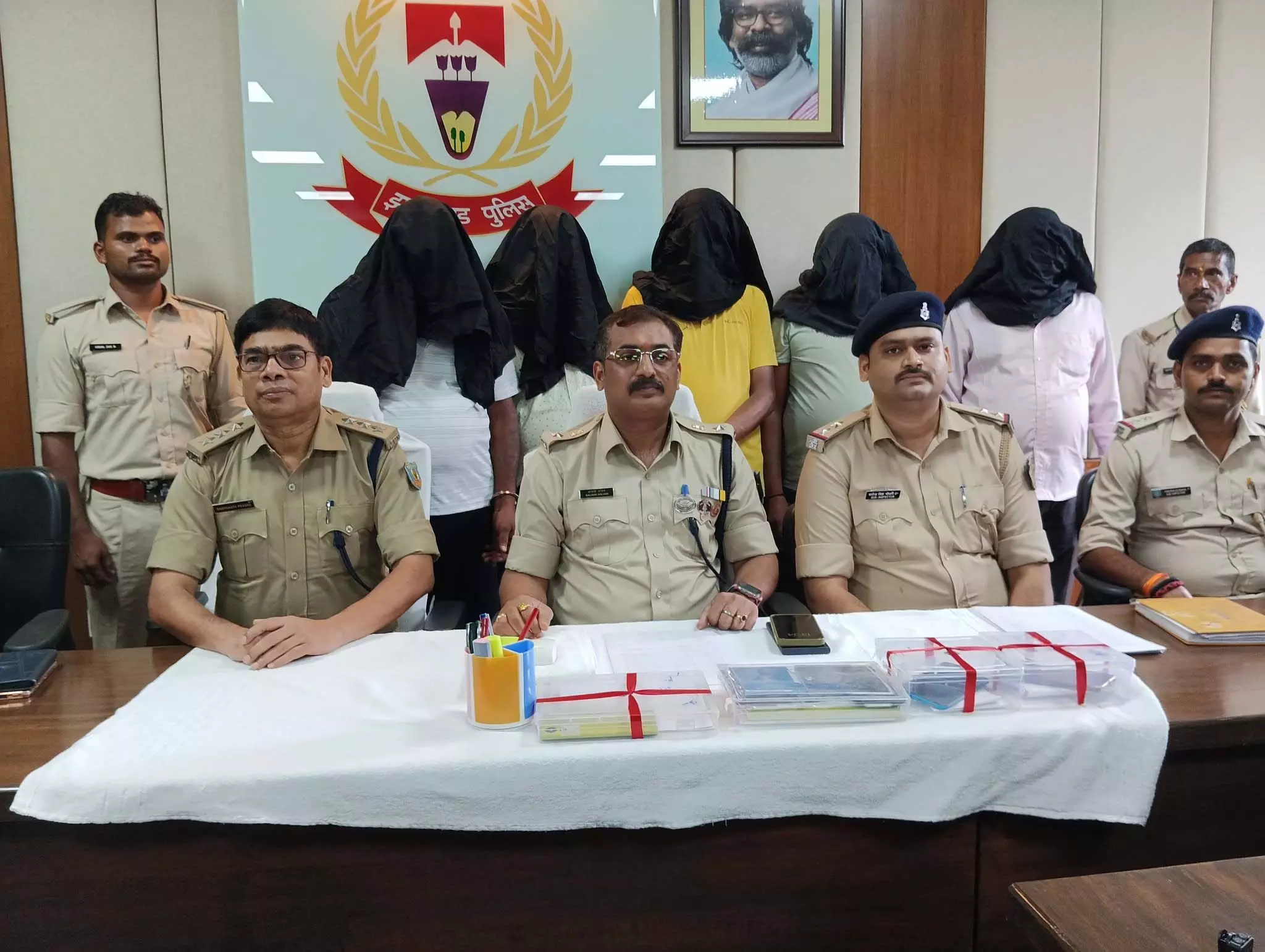 मानव तस्करी गिरोह का पर्दाफाश, 6 अपराधी गिरफ्तार मानव तस्करी गिरोह का पर्दाफाश, 6 अपराधी गिरफ्तार