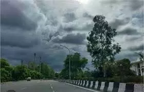 Jammu-Kashmir: कल से भारी बारिश की चेतावनी, पांच जिलों में ऑरेंज अलर्ट Jammu-Kashmir: कल से भारी बारिश की चेतावनी, पांच जिलों में ऑरेंज अलर्ट