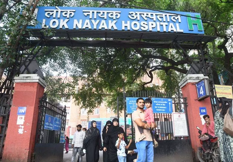 करोड़ों का घोटाला: LNJP अस्पताल के पूर्व अफसरों पर CBI का शिकंजा करोड़ों का घोटाला: LNJP अस्पताल के पूर्व अफसरों पर CBI का शिकंजा