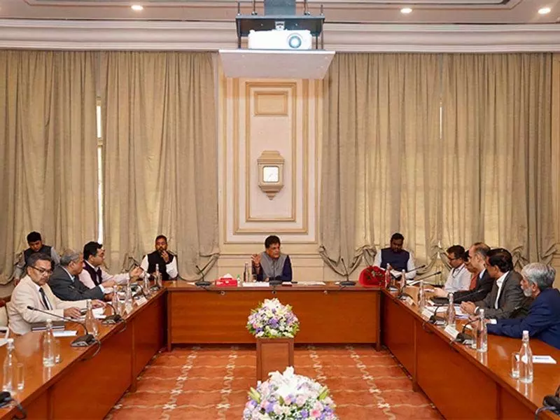 पीयूष गोयल ने इस्पात और इंजीनियरिंग क्षेत्र के नेताओं से प्रतिस्पर्धा बढ़ाने पर चर्चा की पीयूष गोयल ने इस्पात और इंजीनियरिंग क्षेत्र के नेताओं से प्रतिस्पर्धा बढ़ाने पर चर्चा की