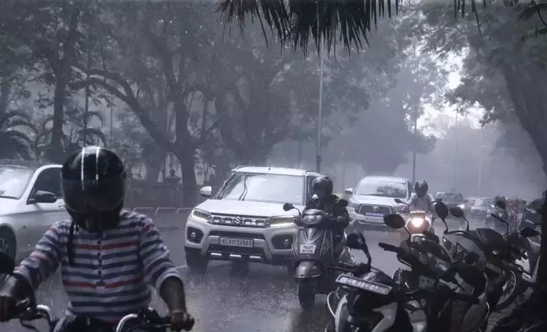 भारी बारिश: Kerala के 4 जिले आज ऑरेंज अलर्ट पर भारी बारिश: Kerala के 4 जिले आज ऑरेंज अलर्ट पर