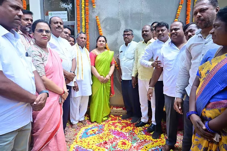 Vijayapura : मंत्री मुनियप्पा ने 2.57 करोड़ के विभिन्न कार्यों का शुभारंभ किया Vijayapura : मंत्री मुनियप्पा ने 2.57 करोड़ के विभिन्न कार्यों का शुभारंभ किया