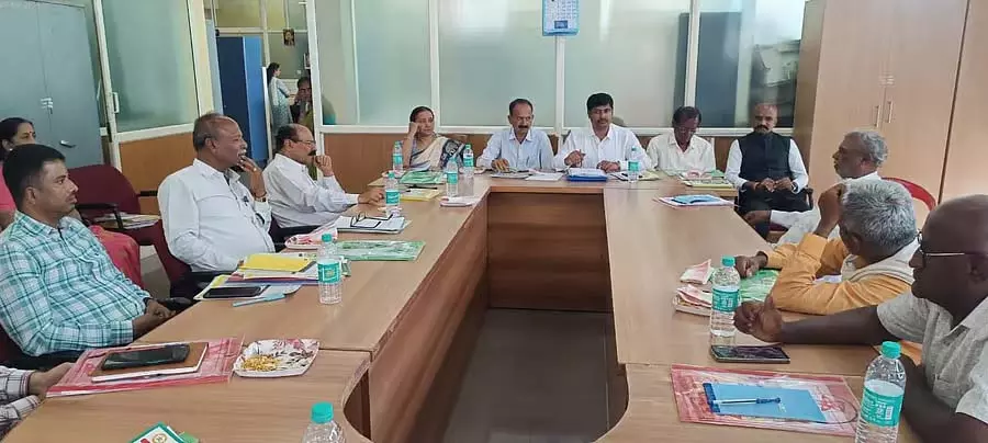 किसानों के हित में काम करें: आर. मंजूनाथ गौड़ा की सलाह किसानों के हित में काम करें: आर. मंजूनाथ गौड़ा की सलाह