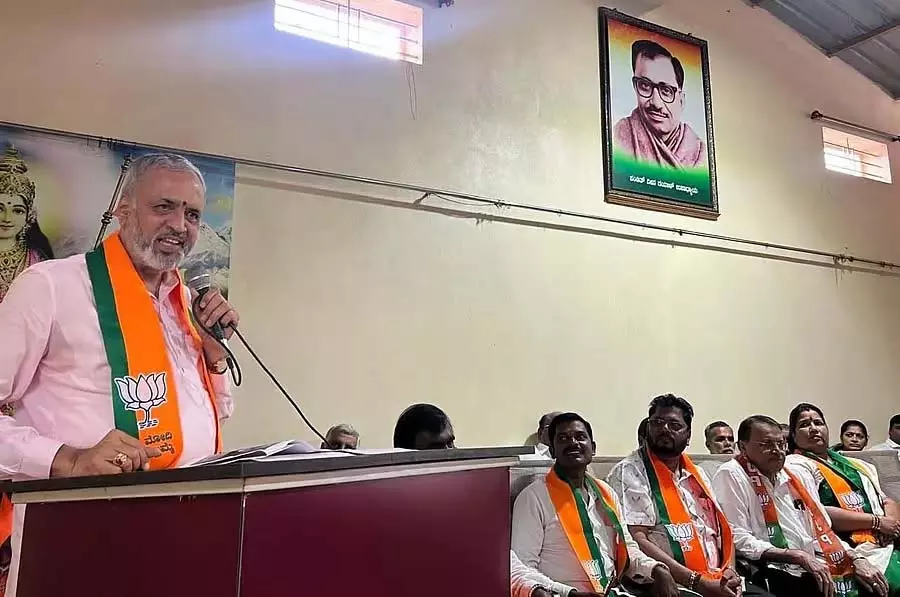 मुख्यमंत्री अहिंसा के पुजारी बनने की कोशिश में: सांसद विश्वेश्वर हेगड़े मुख्यमंत्री अहिंसा के पुजारी बनने की कोशिश में: सांसद विश्वेश्वर हेगड़े