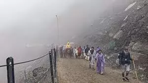 खराब मौसम और ट्रैक क्षतिग्रस्त होने के कारण अमरनाथ यात्रा समय से पहले स्थगित खराब मौसम और ट्रैक क्षतिग्रस्त होने के कारण अमरनाथ यात्रा समय से पहले स्थगित