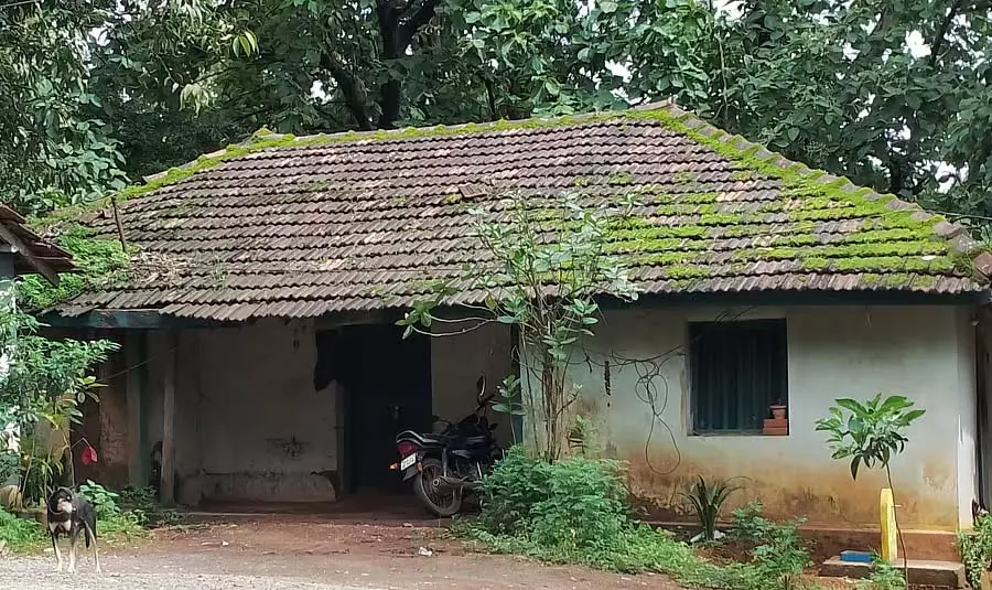 सैकड़ों आवासीय मकान जर्जर हालत में: सुरक्षित आश्रय का भ्रम सैकड़ों आवासीय मकान जर्जर हालत में: सुरक्षित आश्रय का भ्रम