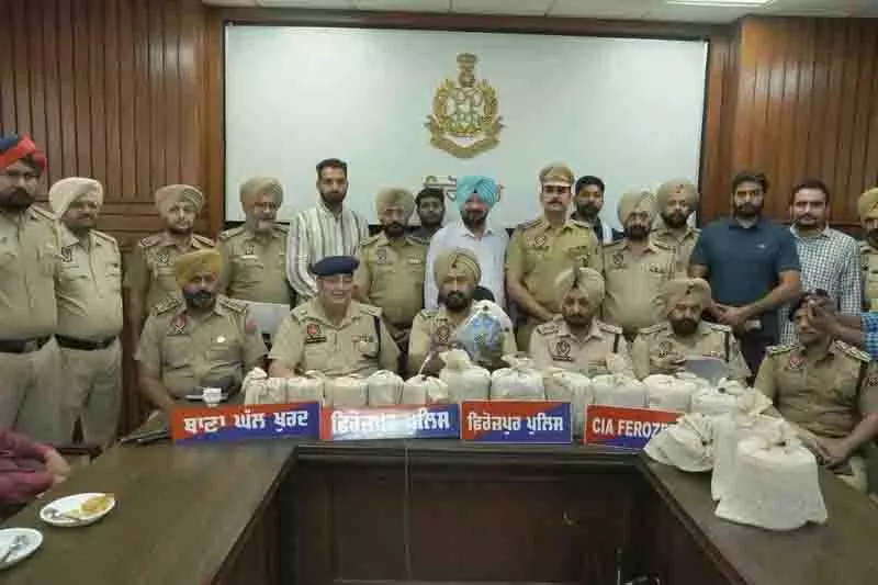 Ferozepur में हेरोइन की एक और बड़ी खेप, 3 गिरफ्तार Ferozepur में हेरोइन की एक और बड़ी खेप, 3 गिरफ्तार
