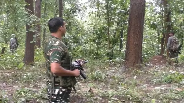 शहीद सप्ताह के दौरान माओवादियों ने ओडिशा-झारखंड सीमा पर रेलवे पटरियां उड़ा दीं शहीद सप्ताह के दौरान माओवादियों ने ओडिशा-झारखंड सीमा पर रेलवे पटरियां उड़ा दीं