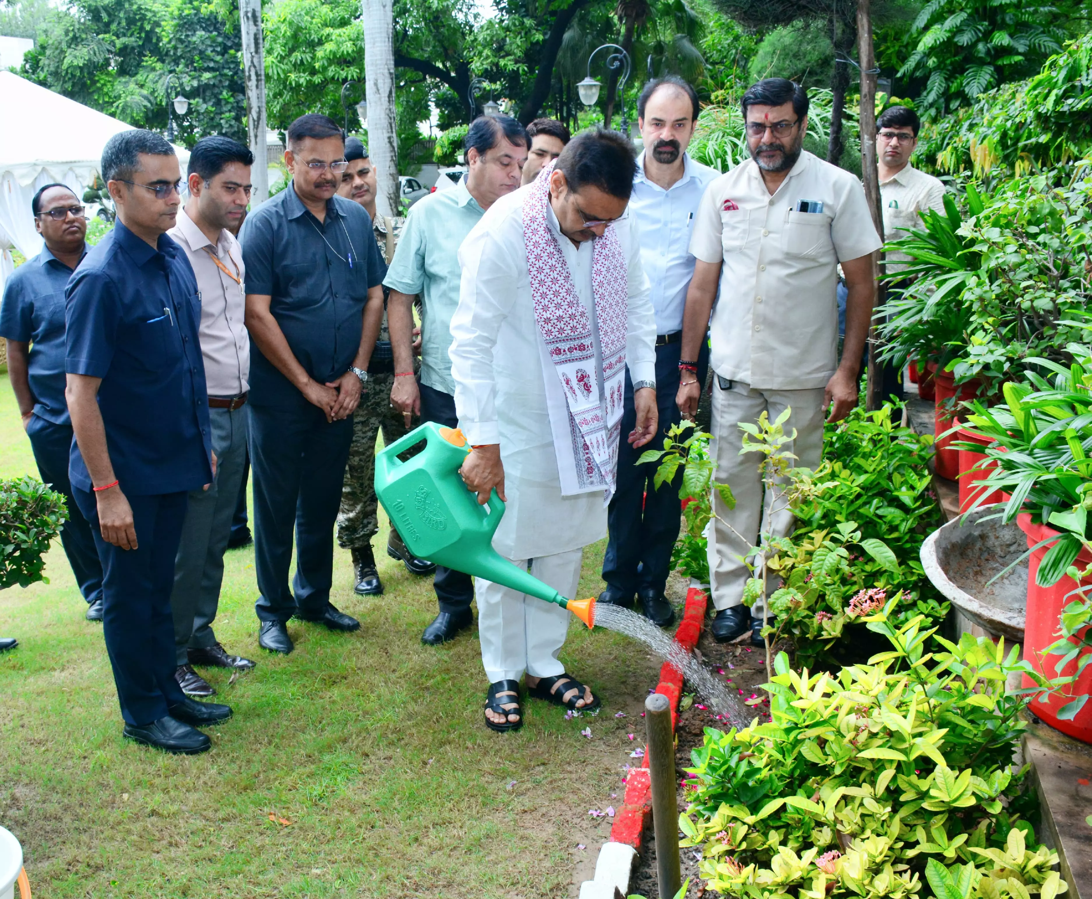सीएम शर्मा ने नई दिल्ली में एक पेड़ माँ के नाम अभियान के तहत किया पौधरोपण सीएम शर्मा ने नई दिल्ली में एक पेड़ माँ के नाम अभियान के तहत किया पौधरोपण