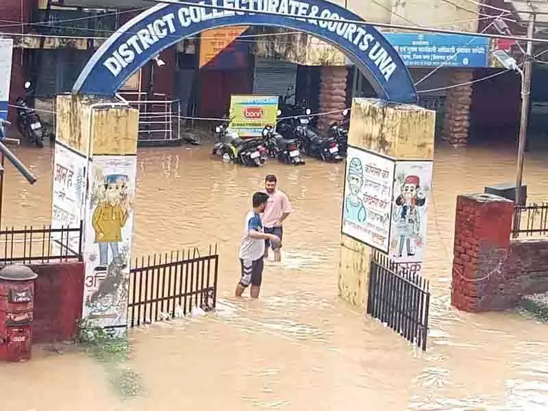 Una में 18 घंटे में 258 मिमी बारिश से जनजीवन अस्त-व्यस्त Una में 18 घंटे में 258 मिमी बारिश से जनजीवन अस्त-व्यस्त