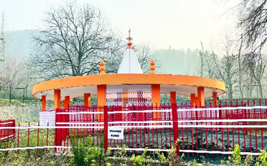 Jammu: प्राचीन राग्न्या भगवती मंदिर कुलगाम में 35 वर्षों बाद फिर से खुला Jammu: प्राचीन राग्न्या भगवती मंदिर कुलगाम में 35 वर्षों बाद फिर से खुला