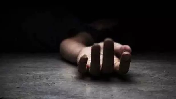 सतपुर में बैठने को लेकर हुए विवाद में दोस्तों ने 10वीं के छात्र की पीट-पीटकर हत्या कर दी सतपुर में बैठने को लेकर हुए विवाद में दोस्तों ने 10वीं के छात्र की पीट-पीटकर हत्या कर दी