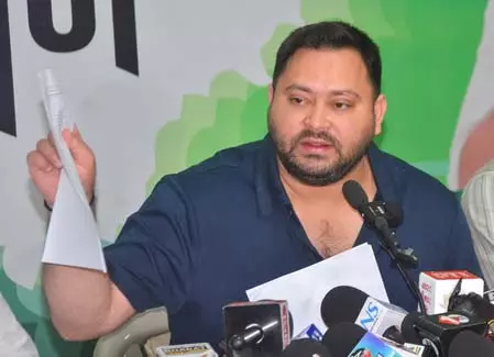मालवीय का तेजस्वी पर कई EPIC रखने का आरोप, विपक्ष को बताया पप्पुओं का गठबंधन मालवीय का तेजस्वी पर कई EPIC रखने का आरोप, विपक्ष को बताया पप्पुओं का गठबंधन