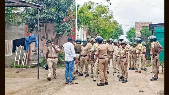 यवत में भड़की हिंसा, पुलिस ने 600 से अधिक लोगों पर दर्ज किया केस यवत में भड़की हिंसा, पुलिस ने 600 से अधिक लोगों पर दर्ज किया केस