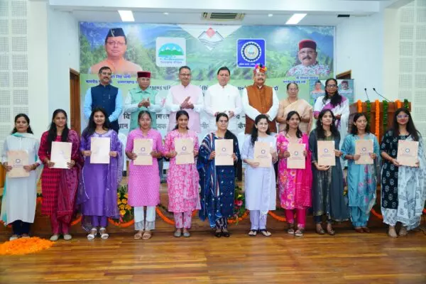 Dehradun: मुख्यमंत्री धामी ने विभिन्न विभागों में 187 नियुक्ति पत्र वितरित किए Dehradun: मुख्यमंत्री धामी ने विभिन्न विभागों में 187 नियुक्ति पत्र वितरित किए