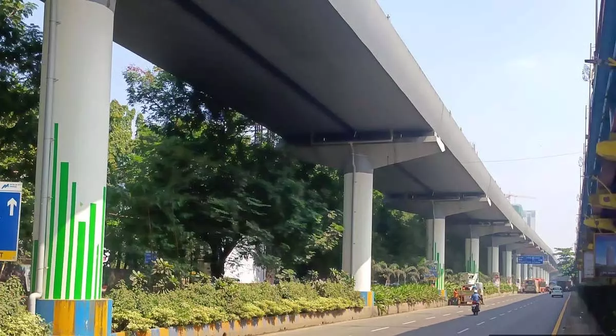 MMRDA ने सौंदर्यीकरण अभियान के तहत 2,537 मेट्रो स्तंभों की विषयगत पेंटिंग पूरी की MMRDA ने सौंदर्यीकरण अभियान के तहत 2,537 मेट्रो स्तंभों की विषयगत पेंटिंग पूरी की