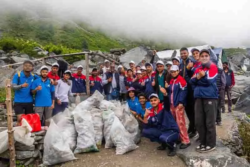 Himachal: स्वयंसेवकों ने मणिमहेश मार्ग पर 8.55 टन कचरा एकत्र किया Himachal: स्वयंसेवकों ने मणिमहेश मार्ग पर 8.55 टन कचरा एकत्र किया