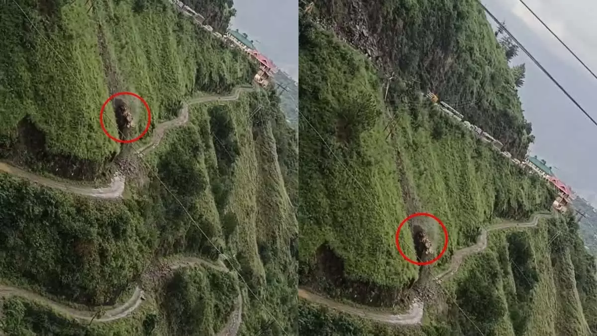 भीषण हादसा: चट्टान से टकराई JCB , ड्राइवर गहरी खाई में गिरा, मौत भीषण हादसा: चट्टान से टकराई JCB , ड्राइवर गहरी खाई में गिरा, मौत