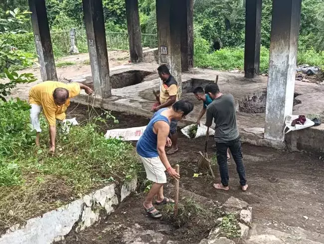 Odisha : कब्रिस्तान में युवाओं का योगदान Odisha : कब्रिस्तान में युवाओं का योगदान