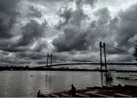 उत्तर बंगाल में भारी बारिश का रेड अलर्ट, दक्षिण बंगाल में उमस से नहीं मिलेगी राहत: मौसम विभाग उत्तर बंगाल में भारी बारिश का रेड अलर्ट, दक्षिण बंगाल में उमस से नहीं मिलेगी राहत: मौसम विभाग