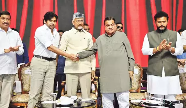 Nitin Gadkari : विजयवाड़ा-हैदराबाद के बीच ग्रीनफील्ड एक्सप्रेस हाईवे Nitin Gadkari : विजयवाड़ा-हैदराबाद के बीच ग्रीनफील्ड एक्सप्रेस हाईवे