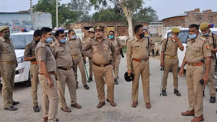 Aligarh: तीसरी बेटी के जन्म पर मां ने नवजात को मारा, घरेलू तनाव बताया कारण Aligarh: तीसरी बेटी के जन्म पर मां ने नवजात को मारा, घरेलू तनाव बताया कारण