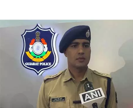 Gujarat: पत्नी के प्रेम संबंध के शक में पिता ने बच्चों को जहर देकर खुद की ली जान Gujarat: पत्नी के प्रेम संबंध के शक में पिता ने बच्चों को जहर देकर खुद की ली जान