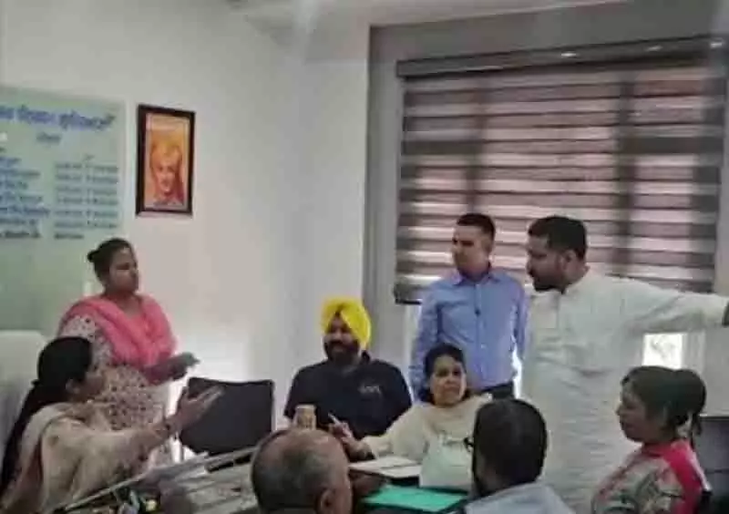 Ludhiana मेयर कार्यालय पर हंगामा करने पर भाजपा पार्षदों पर मामला दर्ज Ludhiana मेयर कार्यालय पर हंगामा करने पर भाजपा पार्षदों पर मामला दर्ज