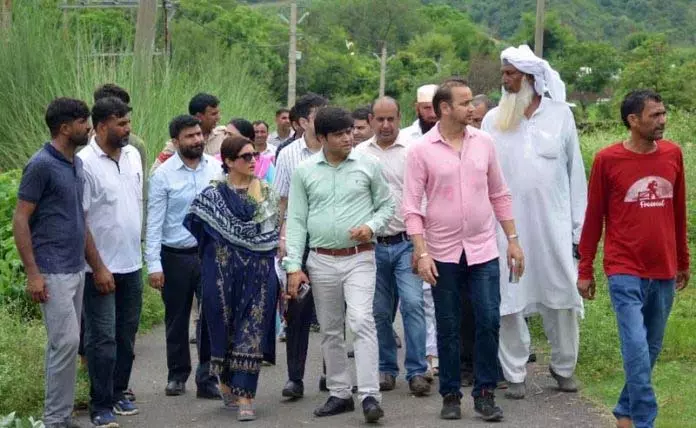 RDD निदेशक ने सतवारी ब्लॉक का औचक निरीक्षण किया RDD निदेशक ने सतवारी ब्लॉक का औचक निरीक्षण किया